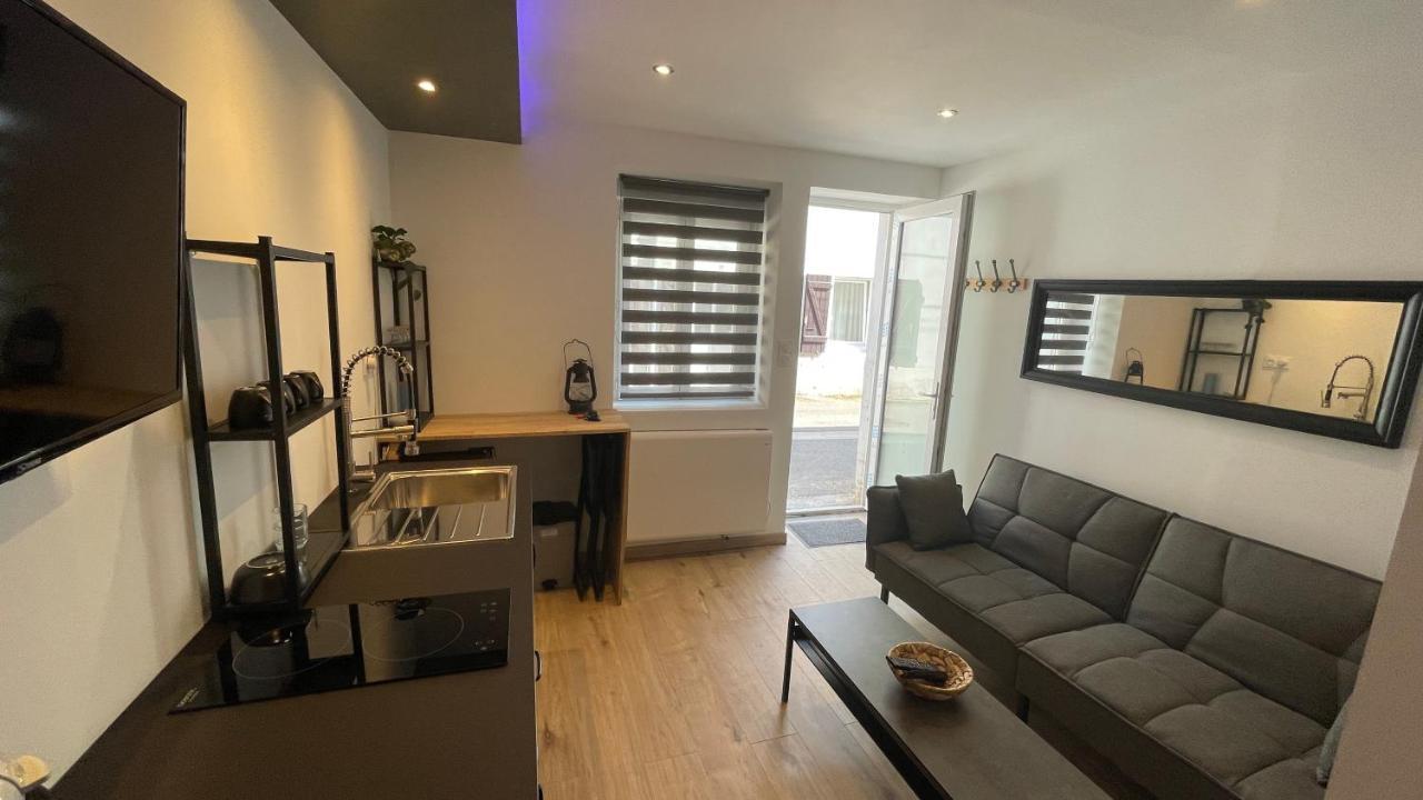 Bienvenue Chez Vous "Appartement Classe 2 Etoiles En Rdc Avec Espace Exterieur Et Parking" 돌 외부 사진