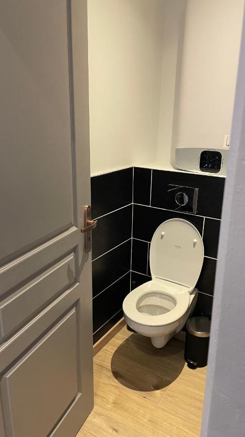 Bienvenue Chez Vous "Appartement Classe 2 Etoiles En Rdc Avec Espace Exterieur Et Parking" 돌 외부 사진