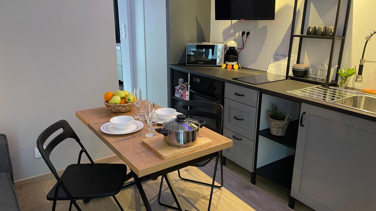 Bienvenue Chez Vous "Appartement Classe 2 Etoiles En Rdc Avec Espace Exterieur Et Parking" 돌 외부 사진