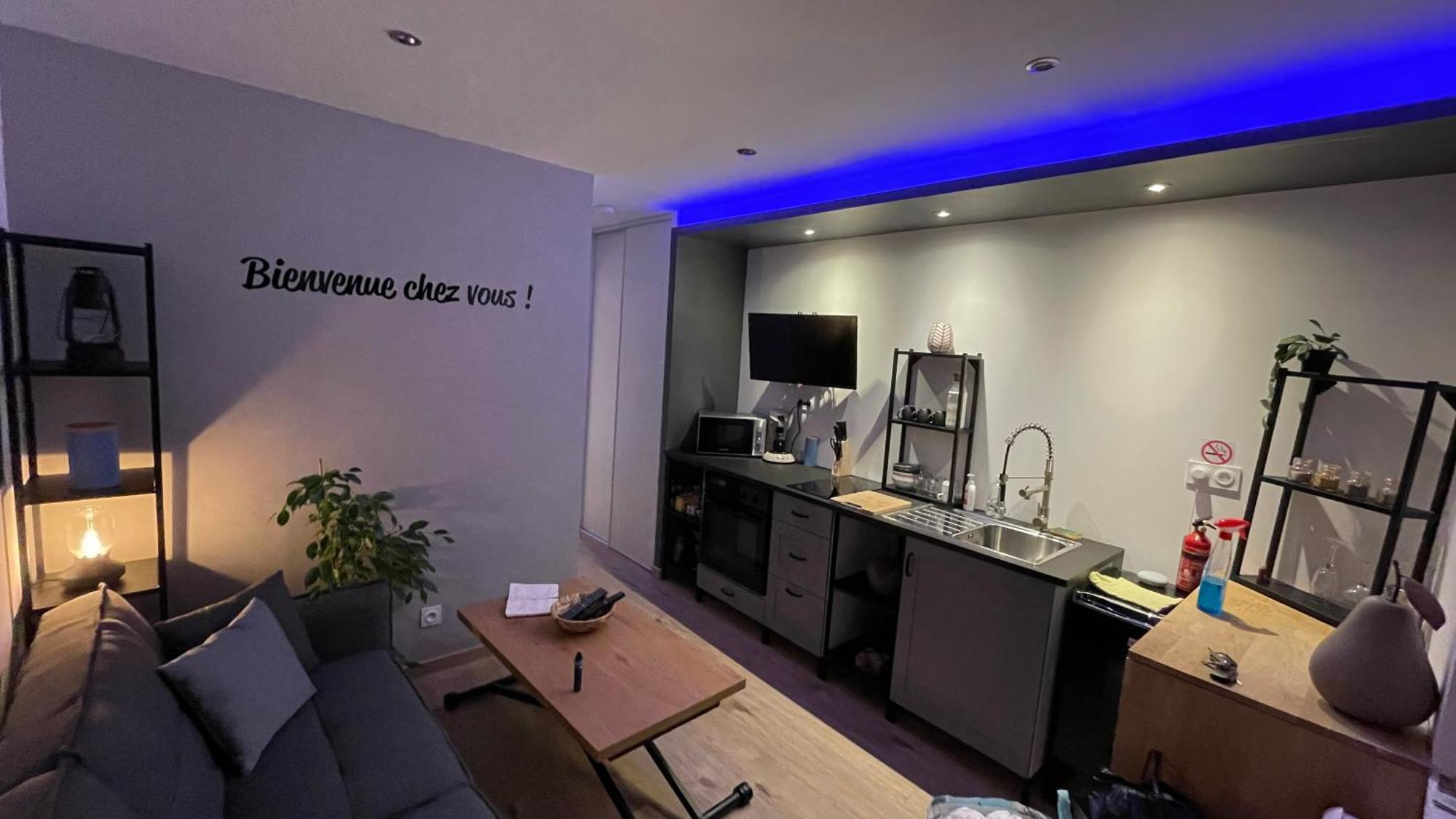 Bienvenue Chez Vous "Appartement Classe 2 Etoiles En Rdc Avec Espace Exterieur Et Parking" 돌 외부 사진